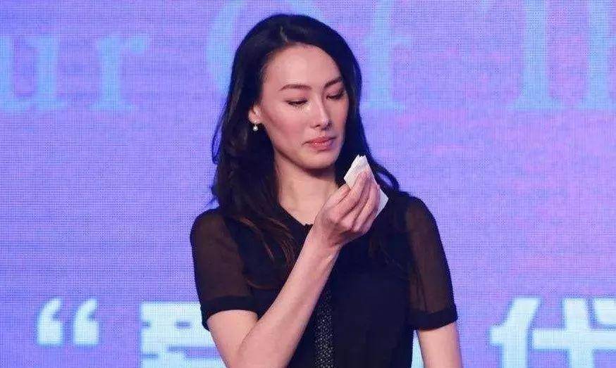 梁洛施的最新日常故事，阳光下的温馨时光揭秘